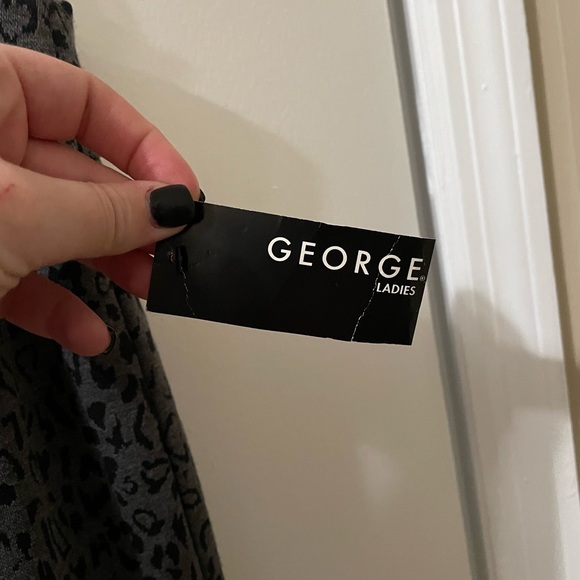 Womens new with tags cheetah pencil skirt - Picture 2 of 7